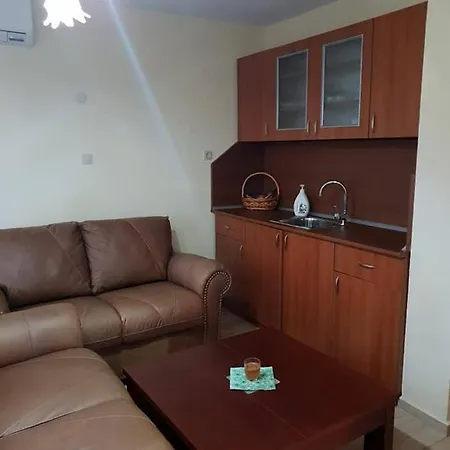 за гости в село любовище Guest house Lyubovishte