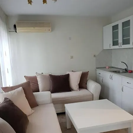 за гости в село любовище Guest house Lyubovishte