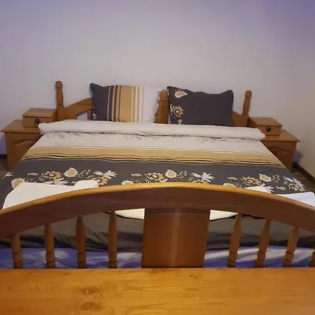 за гости в село любовище Guest house