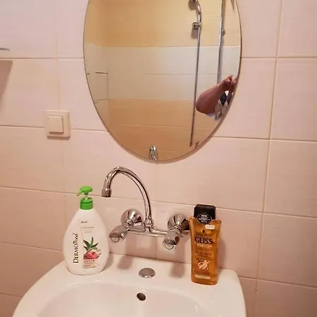 за гости в село любовище Guest house