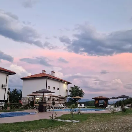 за гости в село любовище Guest house Lyubovishte