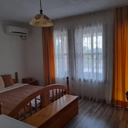 за гости в село любовище Guest house