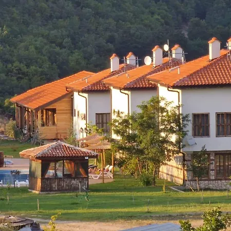 за гости в село любовище Guest house Lyubovishte